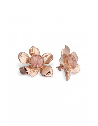 Fera ~ Medium Flower Stud Earrings in Gold le concept de la Pate a emporter 