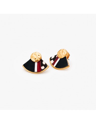 Huger Stud Earring s'inspire de l'anatomie humaine